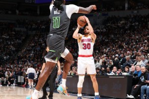 -金州勇士完成体检备战NBA季后赛休斯敦火箭今晨官宣签约，尼斯赛后内部沟通瞬间刷屏的简单介绍